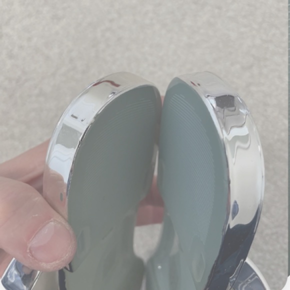 BCBGeneration Silver Thongs NWOT 8 - Picture 5 of 9